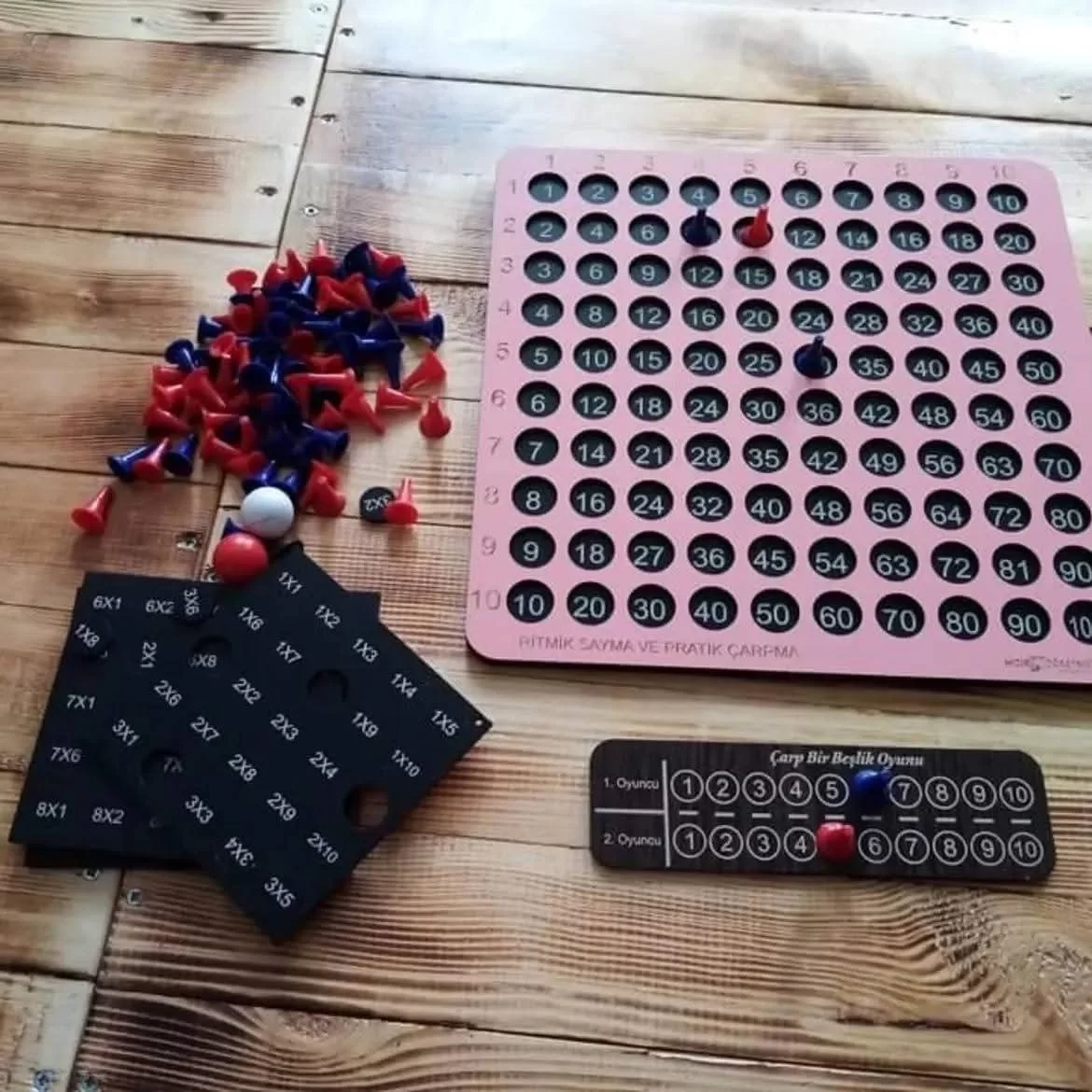 Çok Fonksiyonlu Matematik Tablası (Çarp Bir Beşlik Çarpım Tablosu Strateji Oyunu-Onluğa Yuvarlama-Pullu Çarpım Tablosu Etkinliği-Yüzlük Tablo)